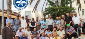 تجار منتوجات الصناعة التقليدية بمركب تافوكت بأكادير يحملون الشارة الحمراء احتجاجاً على التضييق عليهم