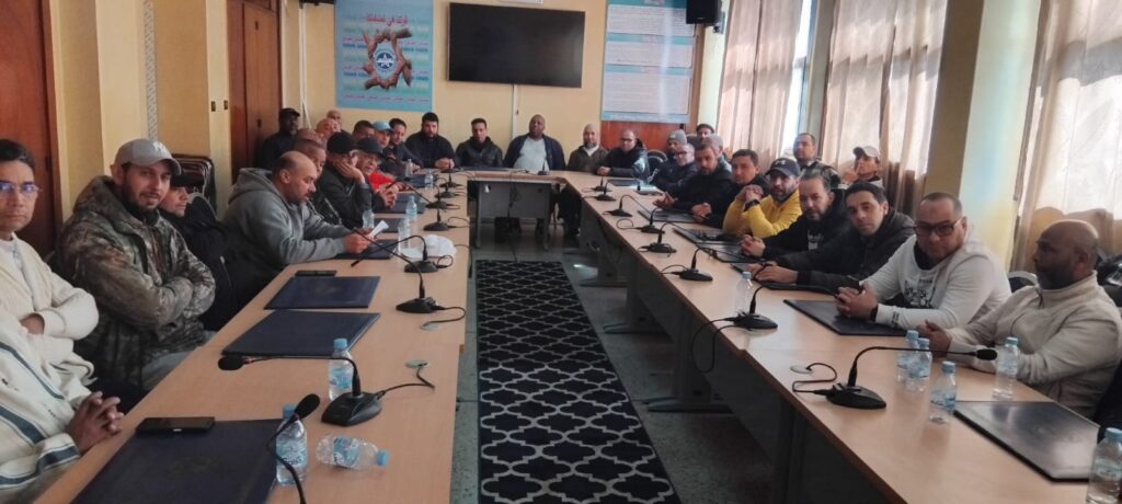 الاخ احمد بهنيس في اجتماع النقابة الموحدة للمواد الغذائية يشيد بالديناميه التنظيميه التي يعرفها الاتحاد المغربي للشغل الاخ احمد بهنيس في اجتماع النقابة الموحدة للمواد الغذائية يشيد بالديناميه التنظيميه التي يعرفها الاتحاد المغربي للشغل